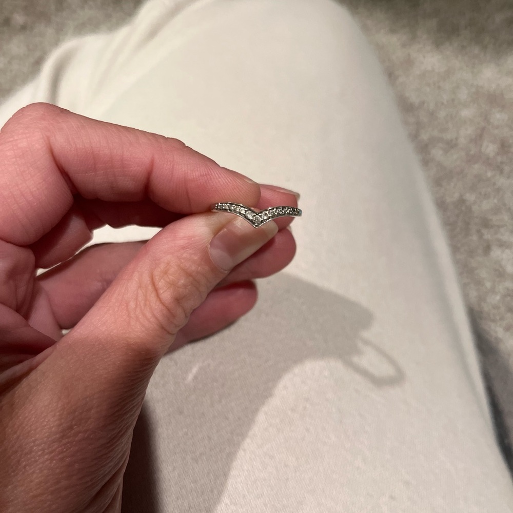 Zales Chevron Diamond Band Ring – 10K White Gold, Size 5